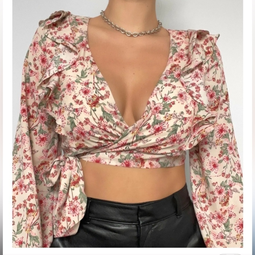 Kayla’s Armoire shirt Floral Wrap Top large New lined ruffled - Picture 7 of 7